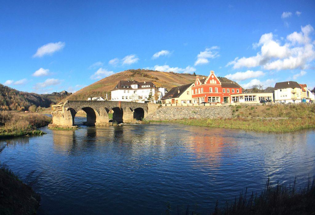 Die Nepomukbrücke in Rech im Oktober 2022