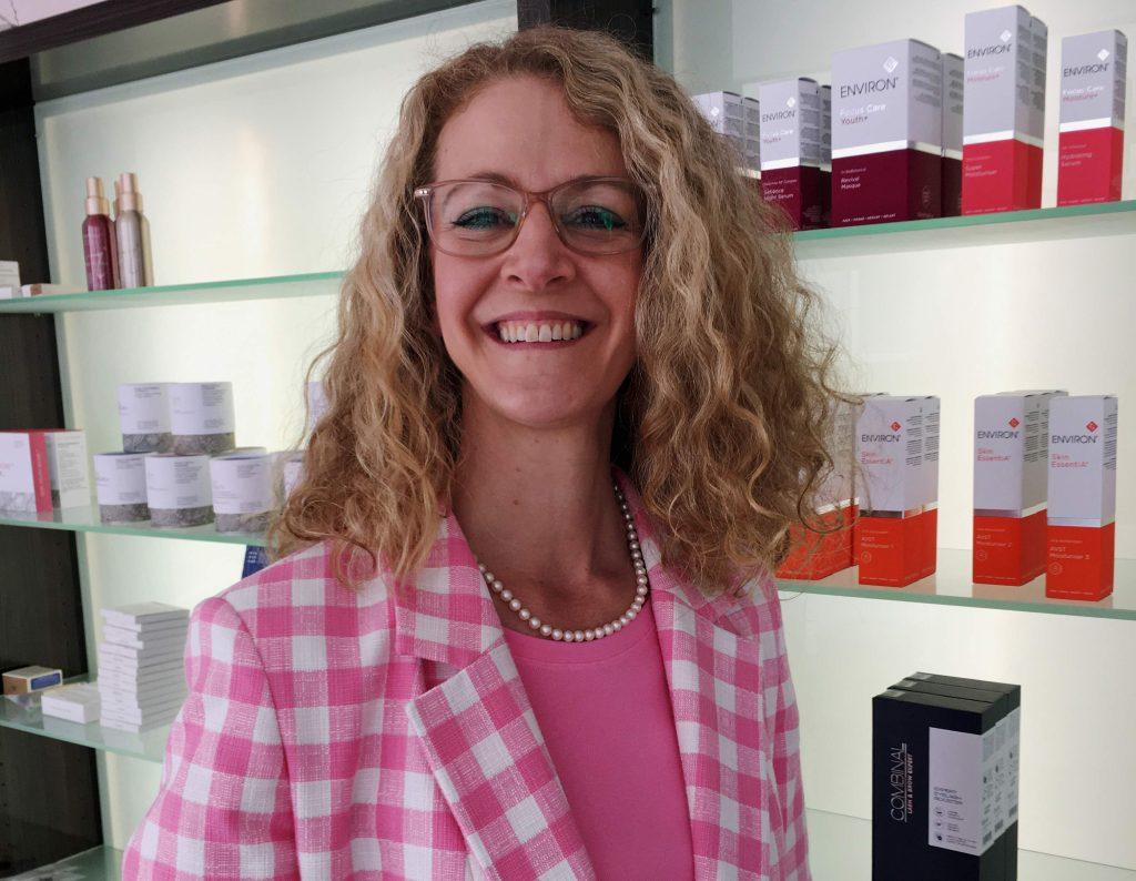 Ganz von Simone Sünnen: Die Schönmacherei